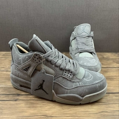 Jordan 4 Retro Kaws na internet