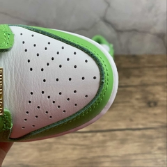 Nike SB Dunk Low Supreme Stars Mean Green na internet
