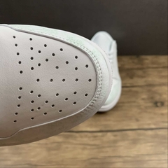 Jordan 1 Low Triple White na internet