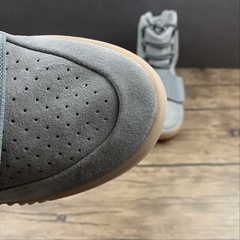 adidas Yeezy Boost 750 Light Grey na internet
