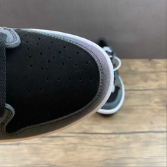 Jordan 1 Low Chameleon na internet