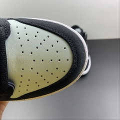Nike SB Dunk Low Barely Green na internet