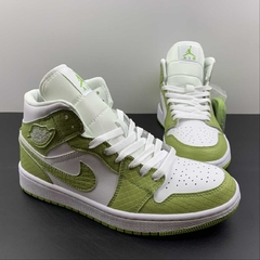 Jordan 1 Mid Green Python na internet