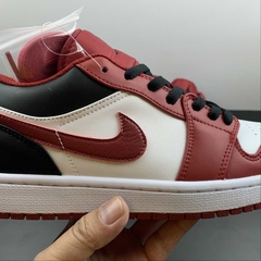 Jordan 1 Low Bulls - Born Sneakers