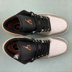Imagem do Jordan 1 Low SE Flight Club