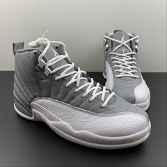Jordan 12 Retro Stealth na internet
