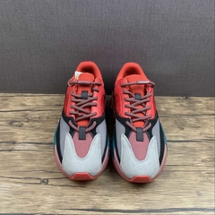 Imagem do adidas Yeezy Boost 700 Hi-Res Red