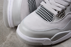 Jordan 4 Retro Frozen Moments na internet