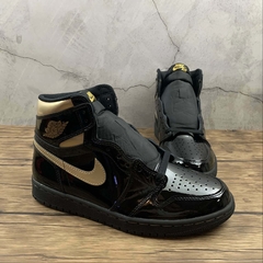 Jordan 1 Retro High Black Metallic Gold na internet