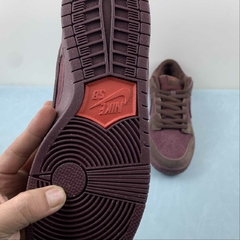 Imagem do Nike SB Dunk Low City of Love Burgundy Crush