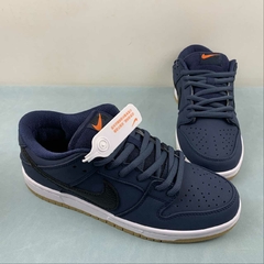 Nike SB Dunk Low Navy Black Gum na internet