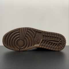 Jordan 1 Retro High OG Palomino na internet