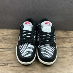 Imagem do Nike SB Dunk Low Quartersnacks Zebra