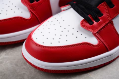 Jordan 1 Low FlyEase Gym Red na internet