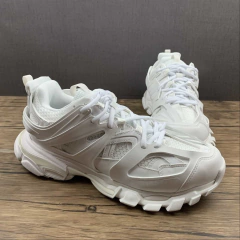 Balenciaga Track White na internet