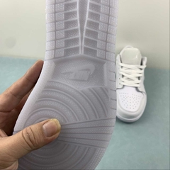 Imagem do Jordan 1 Low Glitter Swoosh