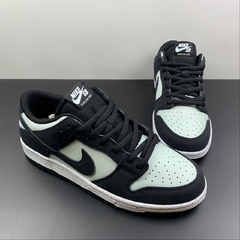 Nike SB Dunk Low Barely Green na internet