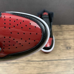Jordan 1 Retro High Patent Bred na internet