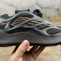 adidas Yeezy 700 V3 Clay Brown - Born Sneakers