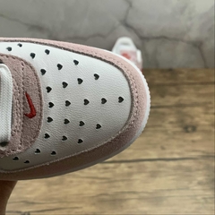 Nike Air Force 1 07 QS Valentine's Day Love Letter na internet