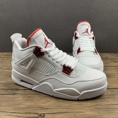 Jordan 4 Retro Metallic Red na internet
