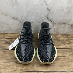 Imagem do adidas Yeezy Boost 350 V2 Carbon