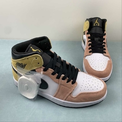 Jordan 1 Mid SE Flight Club na internet