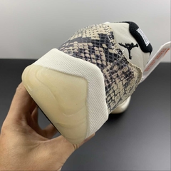Jordan 11 Retro Low Snake Light Bone - loja online
