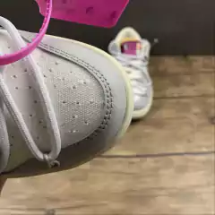 Nike Dunk Low Off-White Lot 3 na internet
