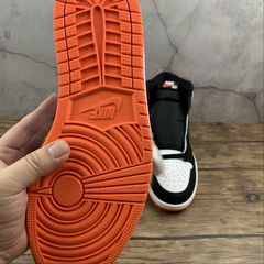 Imagem do Jordan 1 Retro High Electro Orange