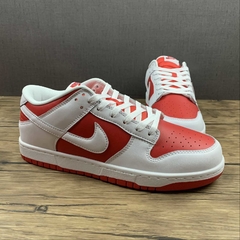 Nike Dunk Low University Red na internet