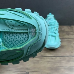 Balenciaga Track na internet