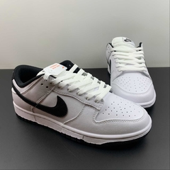 Nike Dunk Low White Black na internet