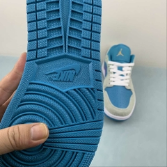 Imagem do Jordan 1 Low SE Aquatone Concord Light Bone