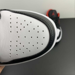 Jordan 1 Low White Toe na internet
