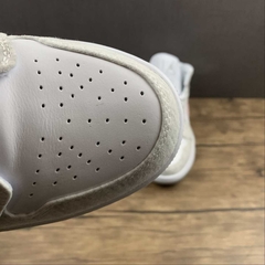 Jordan 1 Mid SE Light Iron Ore na internet
