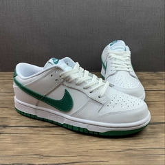 Nike Dunk Low White Lucky Green na internet