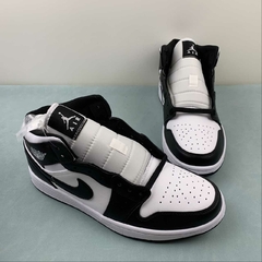 Jordan 1 Mid Panda na internet