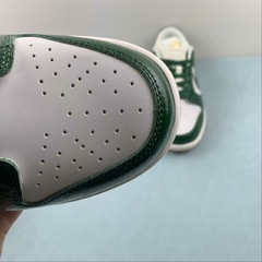 Nike Dunk Low Green Ostrich Gum na internet