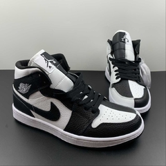 Jordan 1 Mid Split Black White na internet