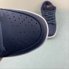 Nike SB Dunk Low Navy Black Gum na internet