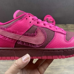 Nike Dunk Low Valentine's Day - Born Sneakers
