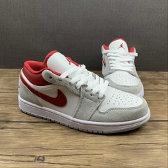 Jordan 1 Low Light Smoke Grey Gym Red na internet