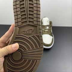 Imagem do Jordan 1 Low SE Light Olive