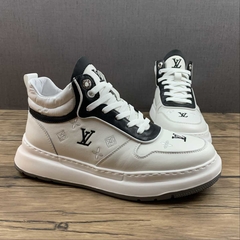 Louis Vuitton Archlight na internet