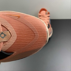 Nike Kyrie Low 5 Madder Root na internet