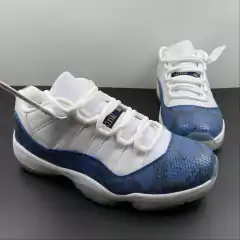 Jordan 11 Retro Low Snake Navy na internet