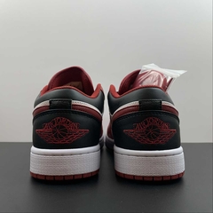 Jordan 1 Low Bulls - Born Sneakers