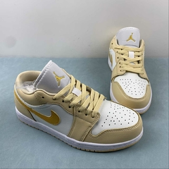 Jordan 1 Low Team Gold na internet