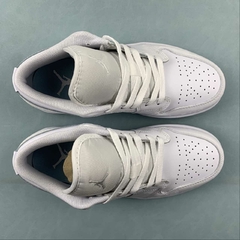 Imagem do Jordan 1 Low Glitter Swoosh